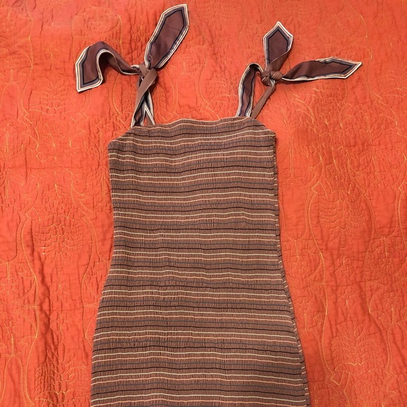 Stretchy body con dress - Picture 3 of 4